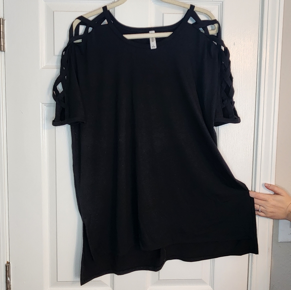 EUC black caged sleeve tee with split hem size large